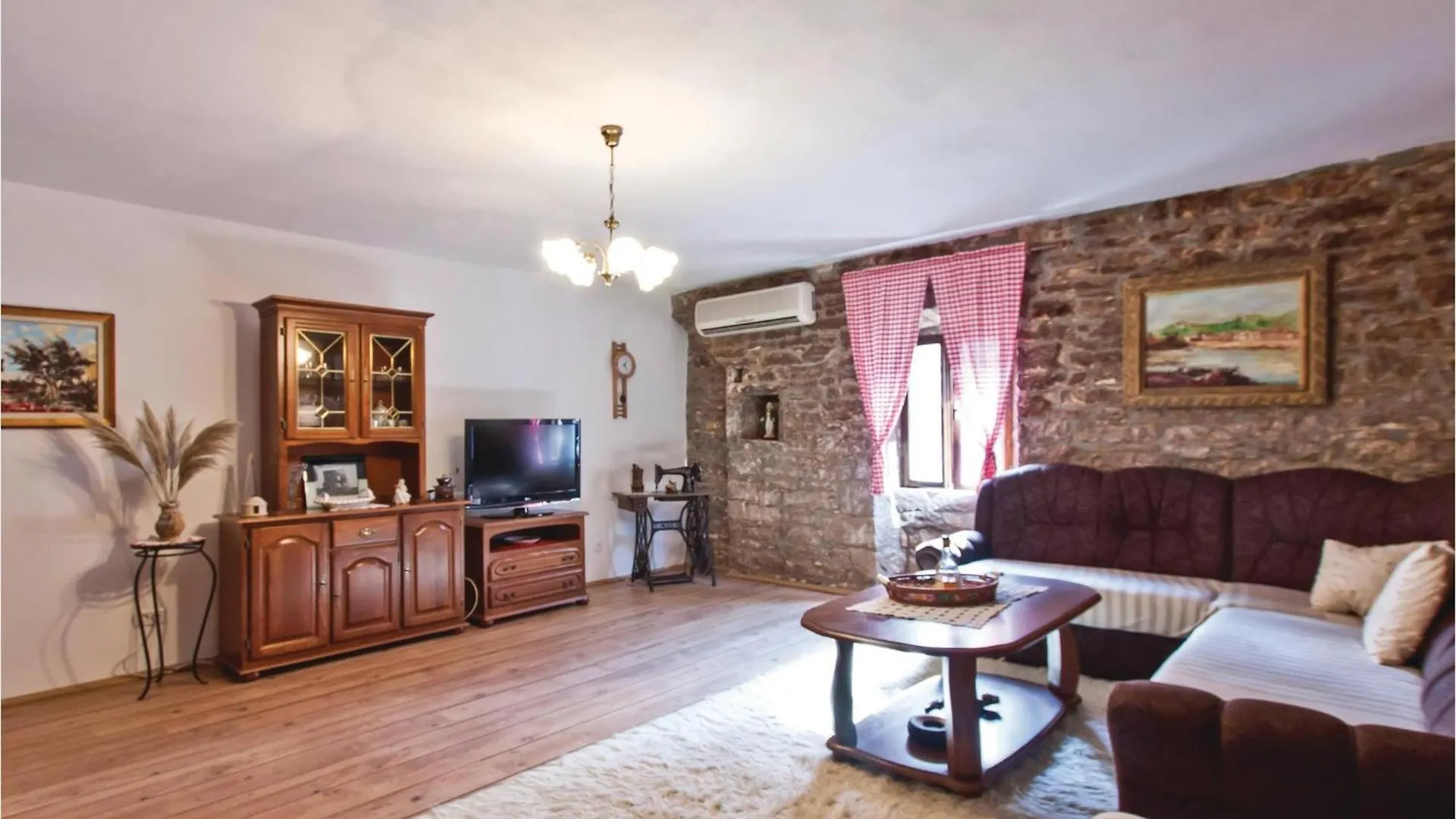 Сasa de vacaciones Beautiful Home In Stifanici With Kitchen