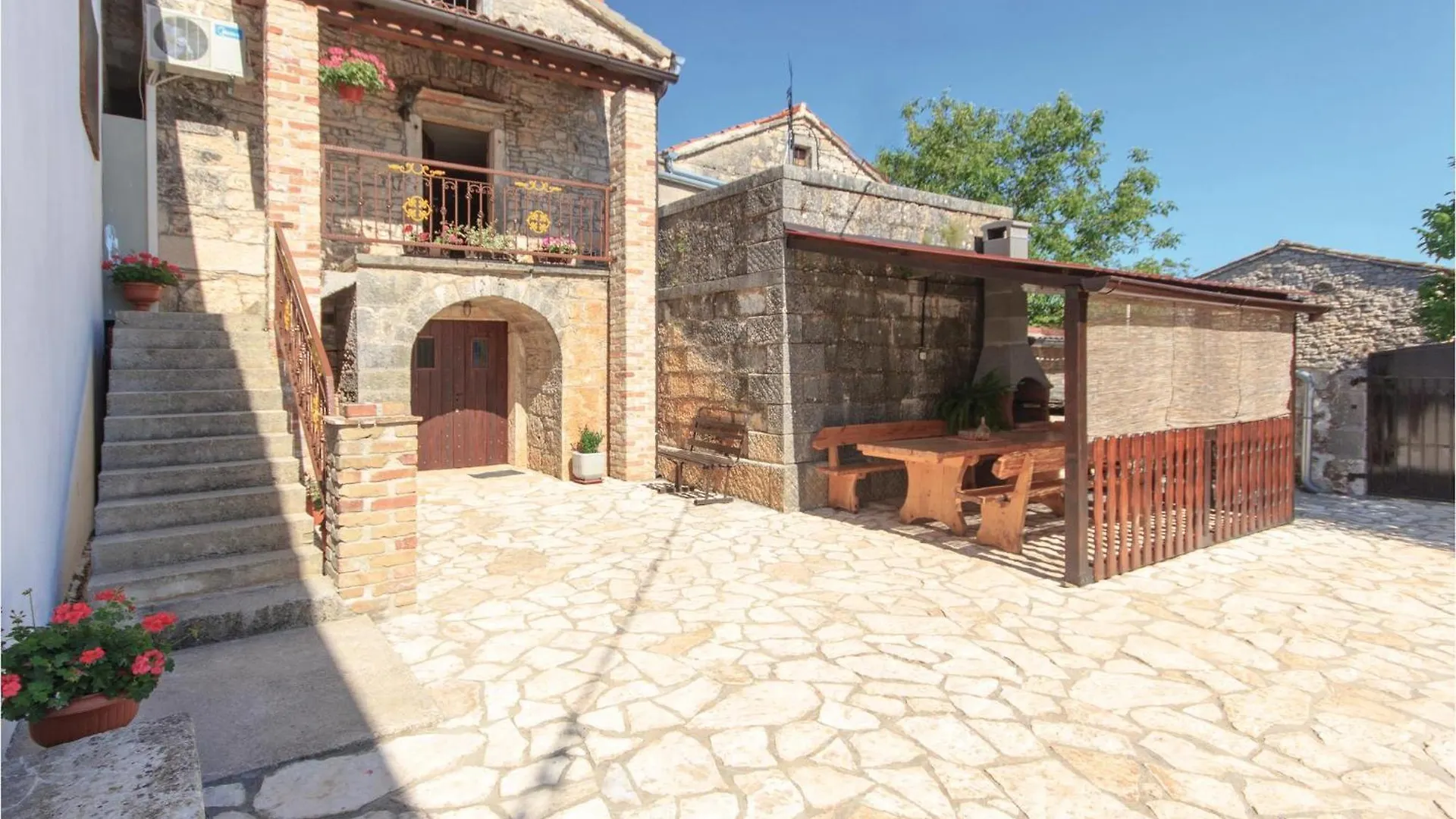 Сasa de vacaciones Beautiful Home In Stifanici With Kitchen
